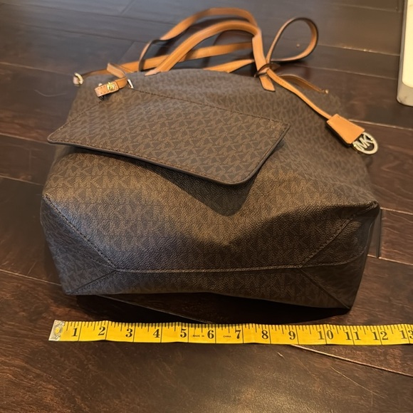 Michael Kors Brown Tote Bag with Pouch NWOT - Picture 13 of 14